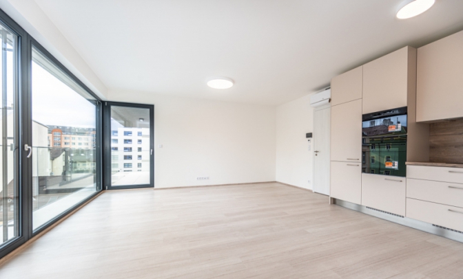 Pronájem, Byt 3 + kk, 83,90 m2. Praha 8